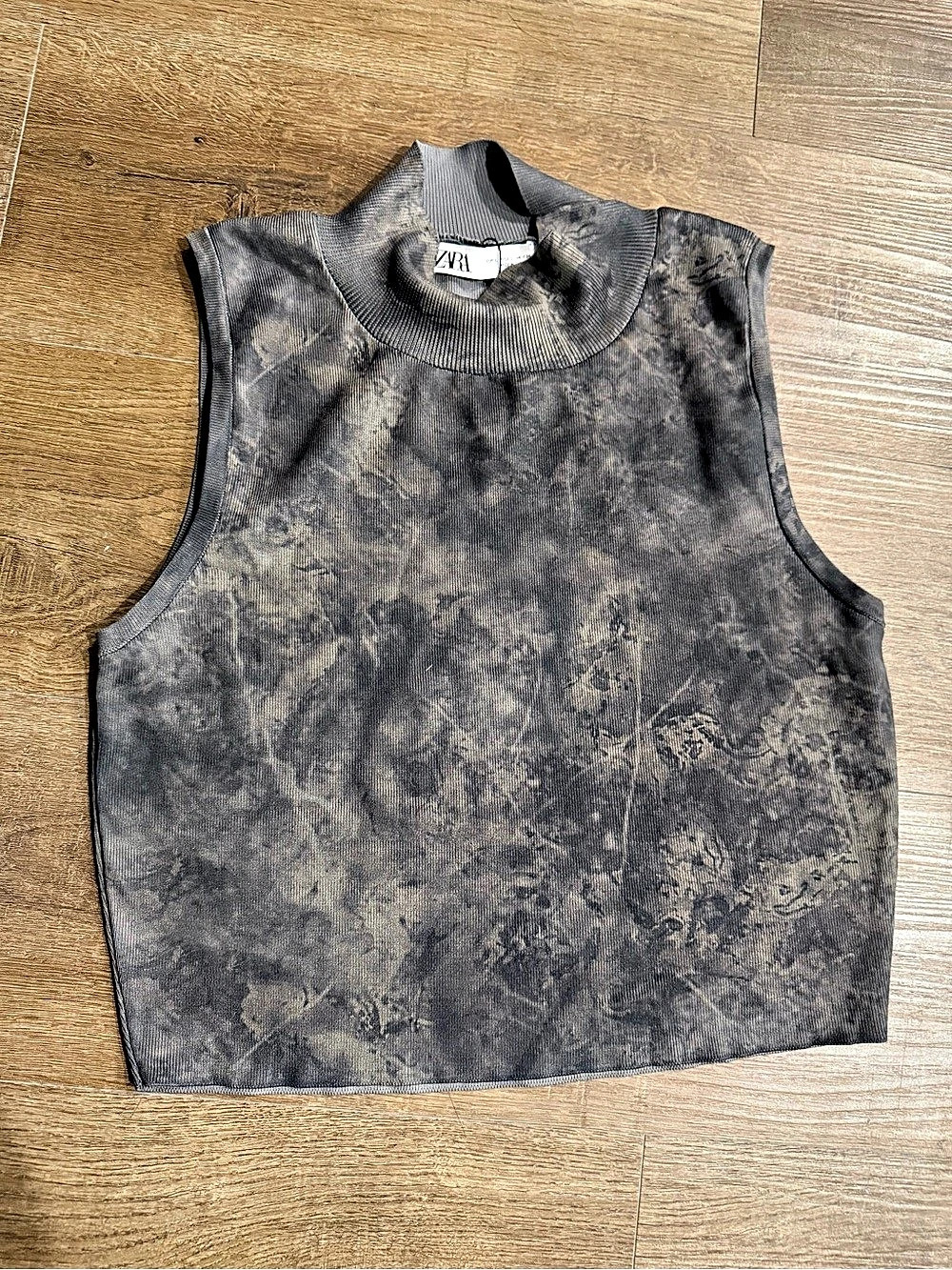 Zara Abstract Distressed Tank Top in Gray & Black Size Medium